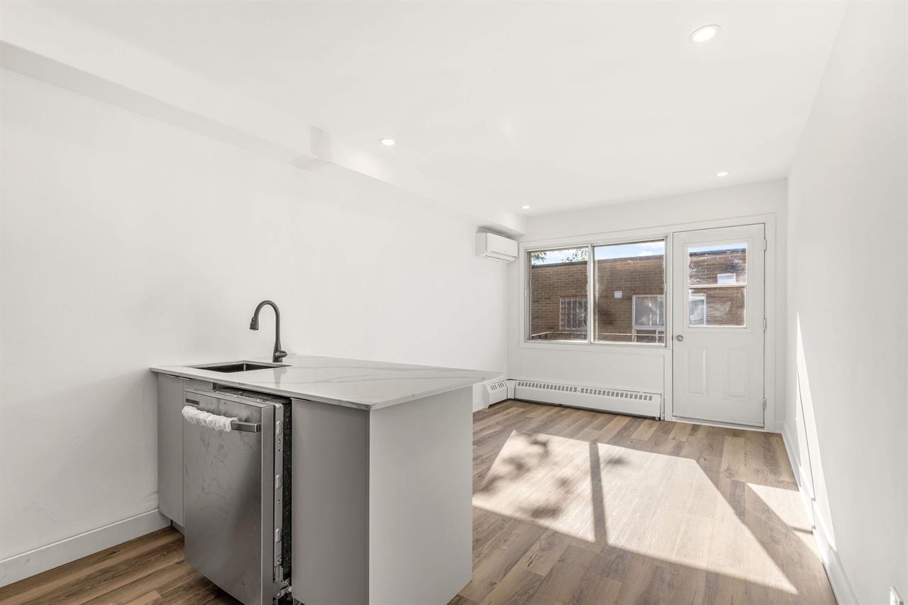 2 CH - 1 SDB - Montréal - $1,690 /mo