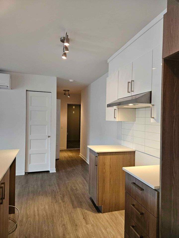 2 CH - 1 SDB - Laval - $2,100 /mo