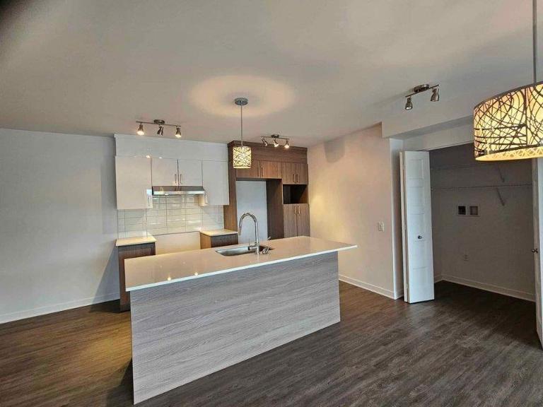 2 CH - 1 SDB - Laval - $2,100 /mo