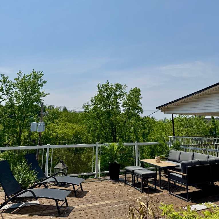 Promotion !! Grand Studio tout inclus a Granby , au bord de la riviere Yamaska ou les animaux sont permis!