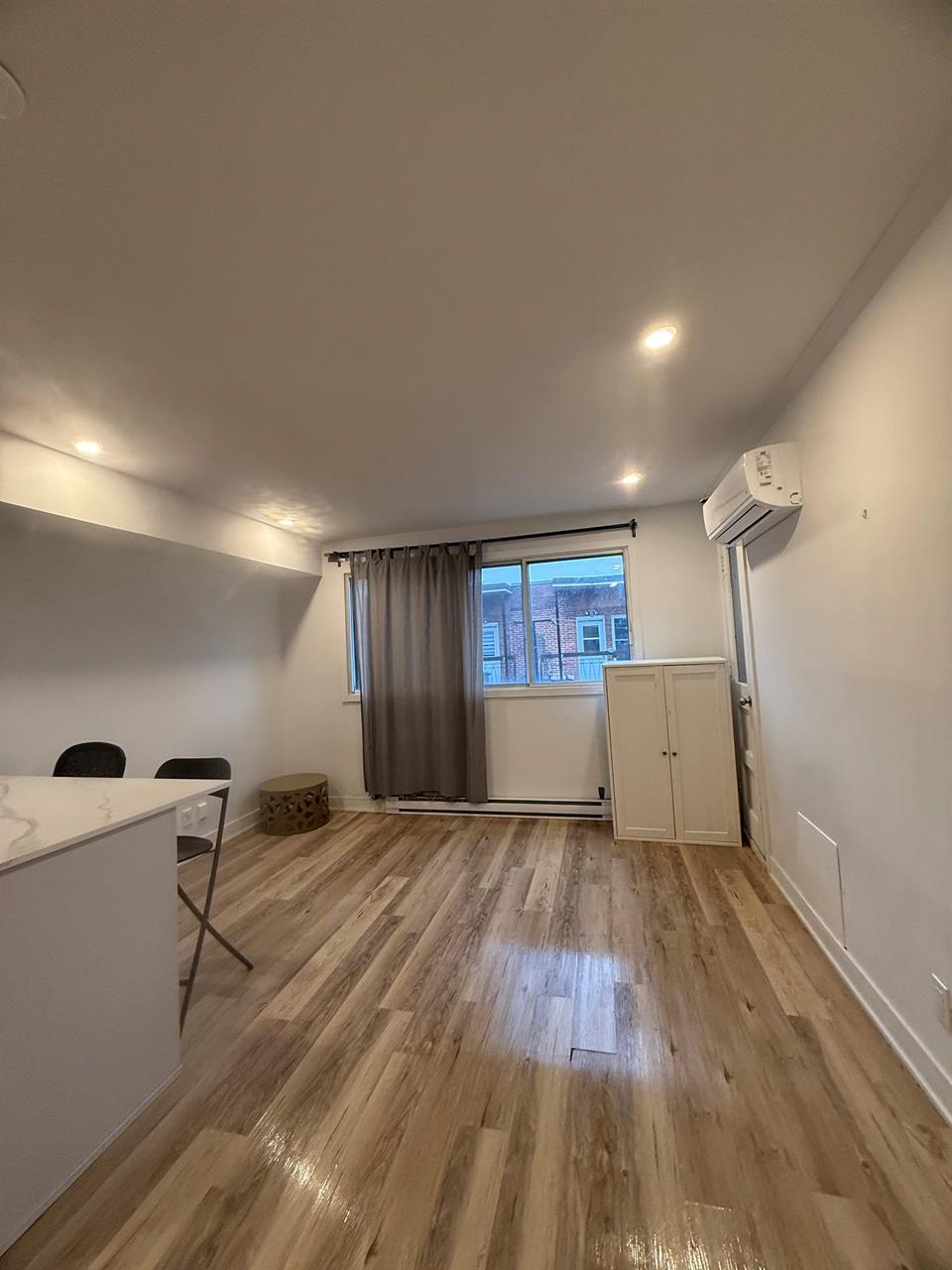 1 CH - 1 SDB - Montréal - $1,195 /mo