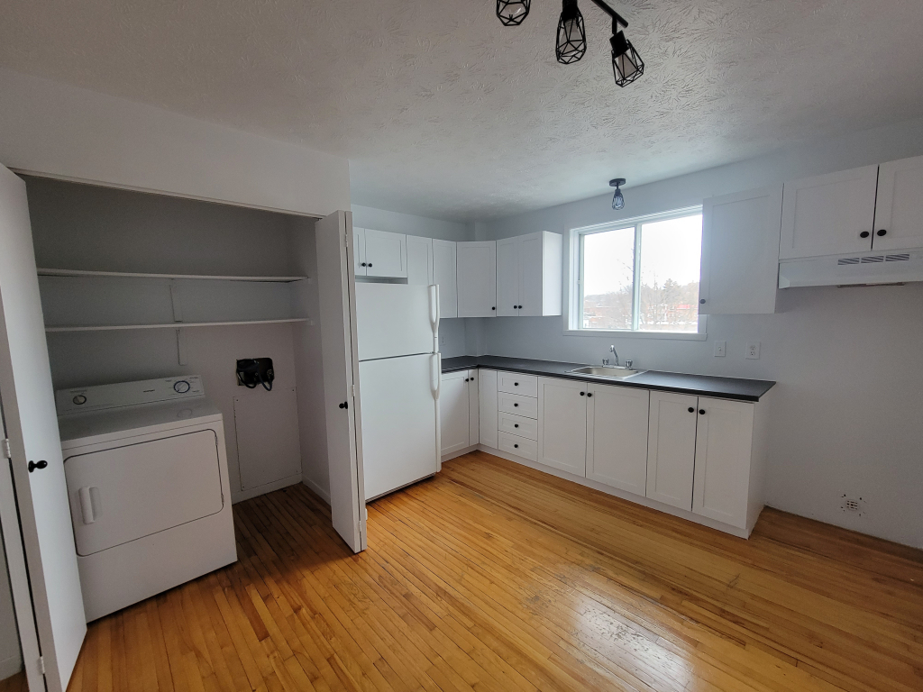 Charmant 3 ½ à Louer – Disponible Dès Le