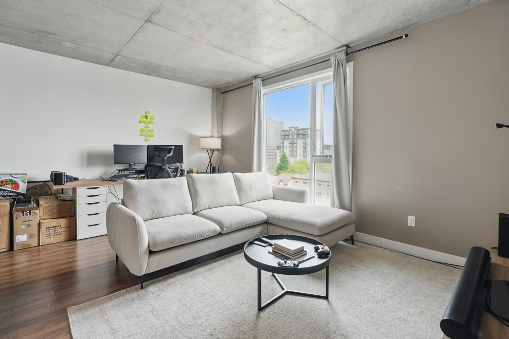 TRÈS GRAND CONDO 1 CHAMBRE CENTRE VILLE