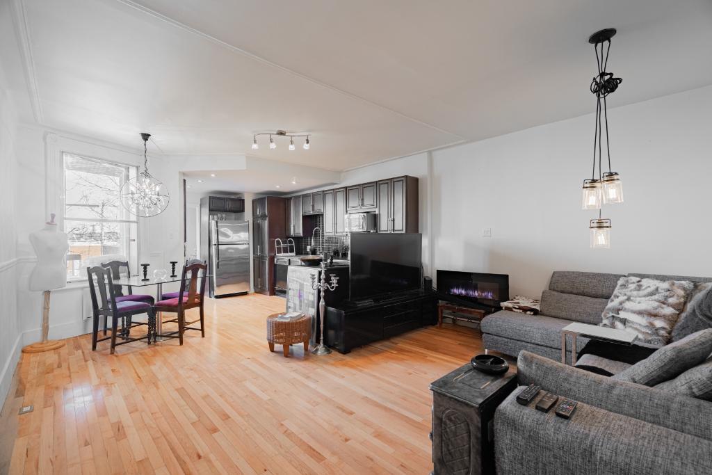 Rosemont!!!3e Étage!!! 950 pc!!!!Meublé ou semi meublé !!!!