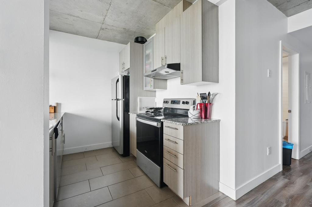Magnifique Logement 2 Ch. + Den à Louer