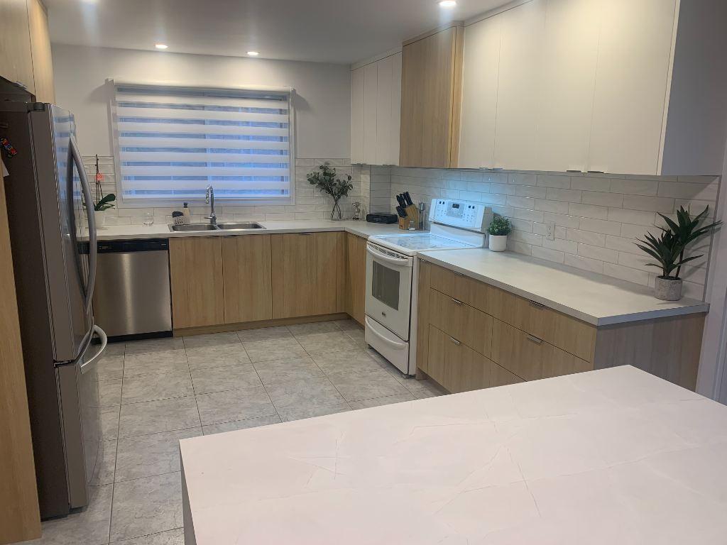 Appartement de 1600pi2 de 3 chambres et 2 salle de bain, complètement rénové