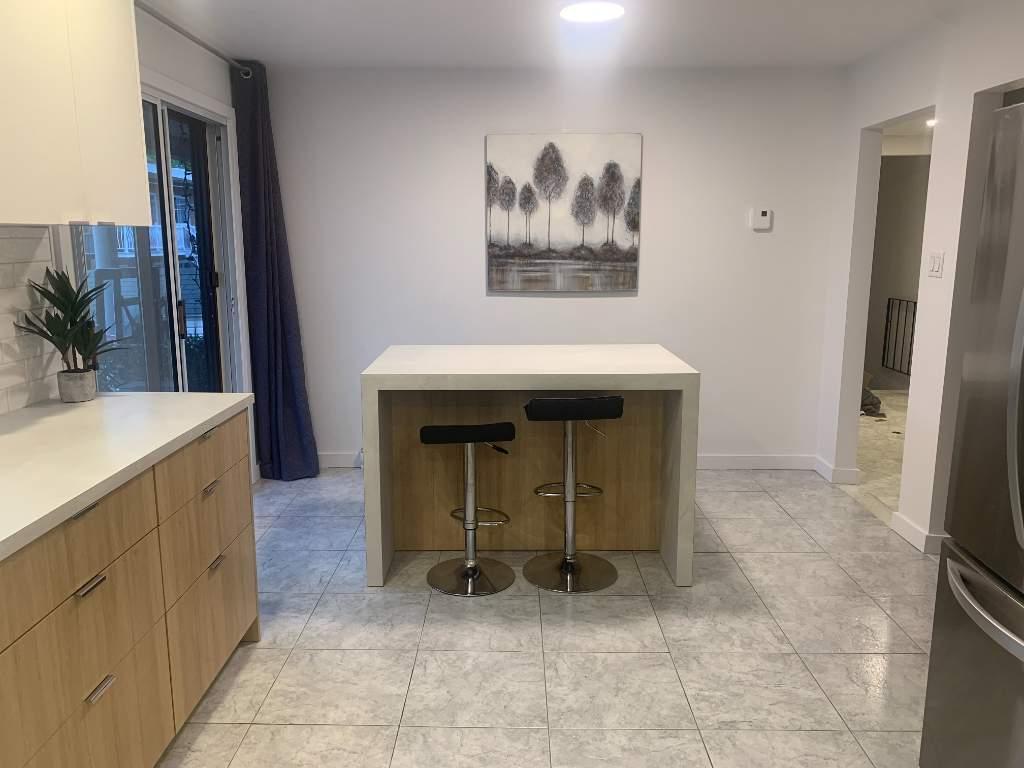 Appartement de 1600pi2 de 3 chambres et 2 salle de bain, complètement rénové
