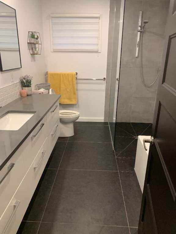 Appartement de 1600pi2 de 3 chambres et 2 salle de bain, complètement rénové