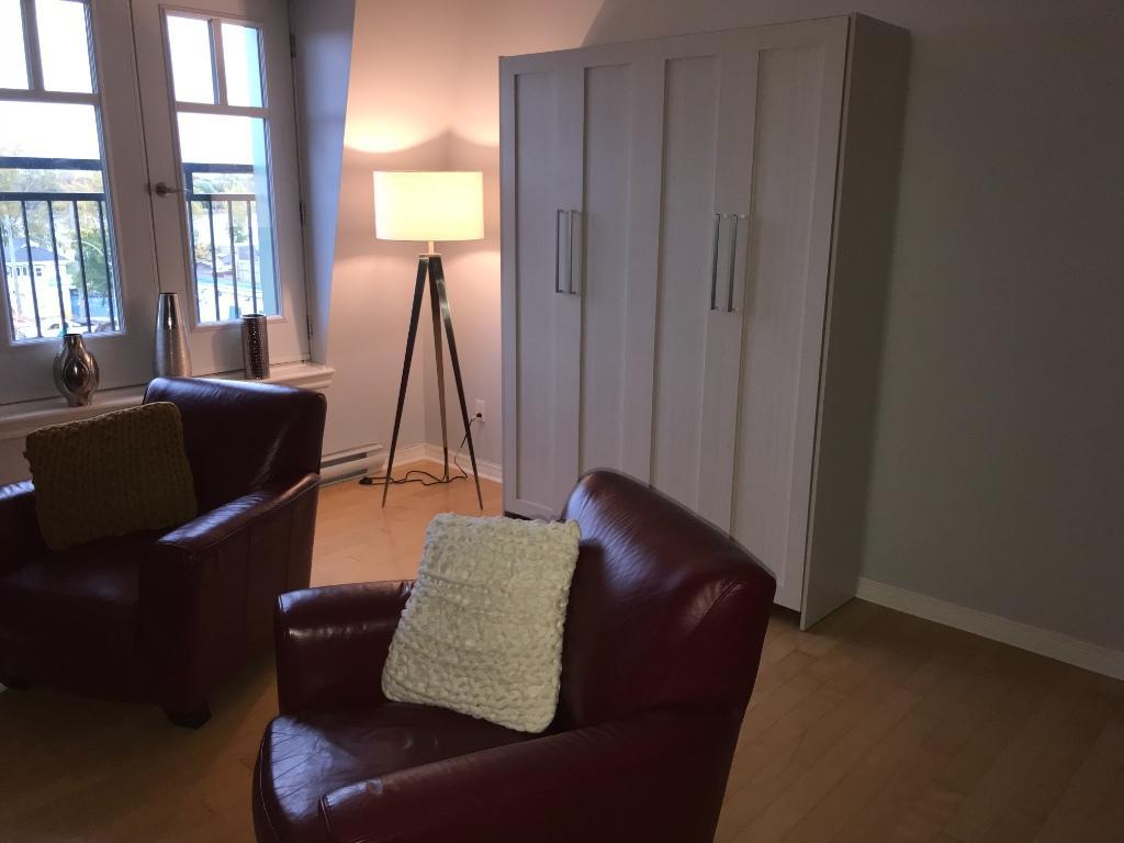 31/2 près base militaire, meublé pour RI, garage, ascenseur 1550$/mois
