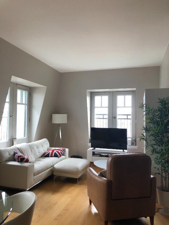 41/2, garage, ascenseur, électros, air climatisé, 1750$/mois