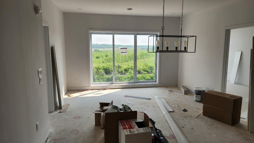Condo Moderne 2 Chambres, 1 Salle de Bain à Louer – 2080 $/mois (Stationnement Inclus)