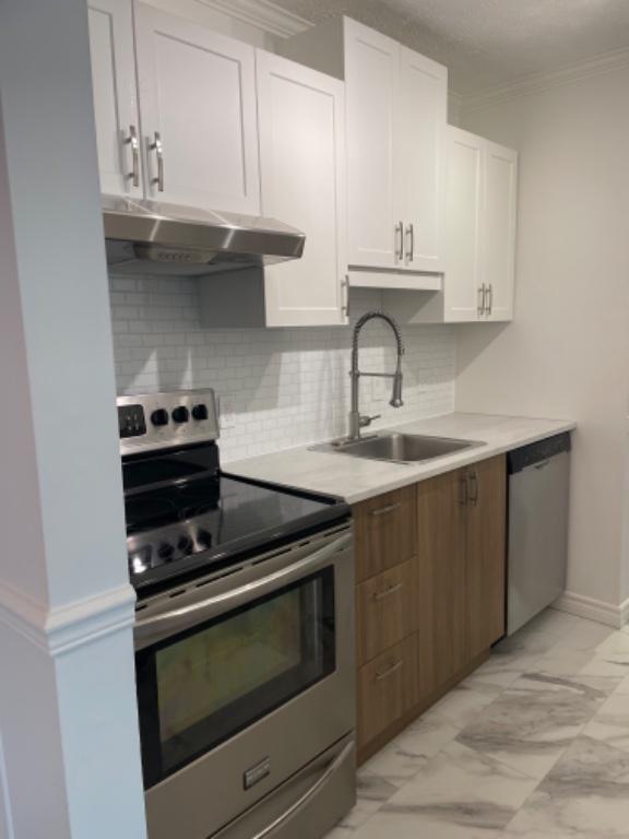 APPARTEMENT 4 1/2 À LOUER LUXUEUX ACCÈS LAC MAGOG ÉLECTROS INCLUS A/C PISCINE PAS DE CHIENS PAS ASCENCEUR INTERNET INCLUS