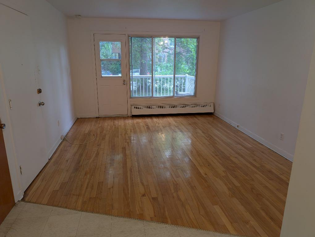 1575$/mois - Disponible dès maintenant - 4 ½ - poêle, frigo inclus - balcon