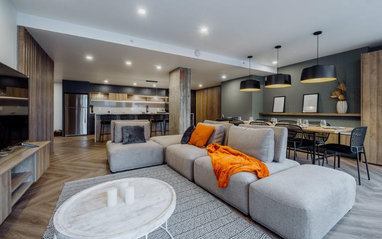 Loft entièrement meublé à louer Saint-Jean-Baptiste juillet 2025