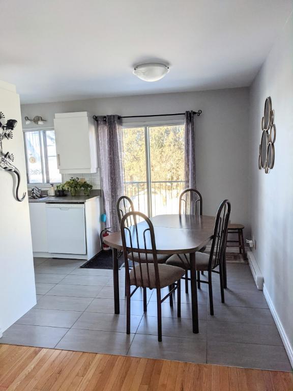 5½ à louer, Sainte-Rose, Laval