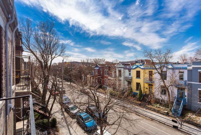 NOUVEAU, SUPERBE, ENSOLEILLÉ AVEC VUE SUR LE MONT-ROYAL 2 BR