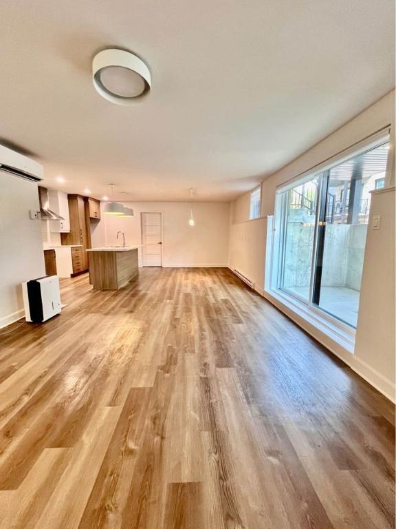 Beau 41/2, St-Zotique ! Juillet ou Aout, 2e étage ou demi sous-sol (760 Principale)