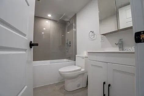 1 room apartment of 99 m² in Montreal