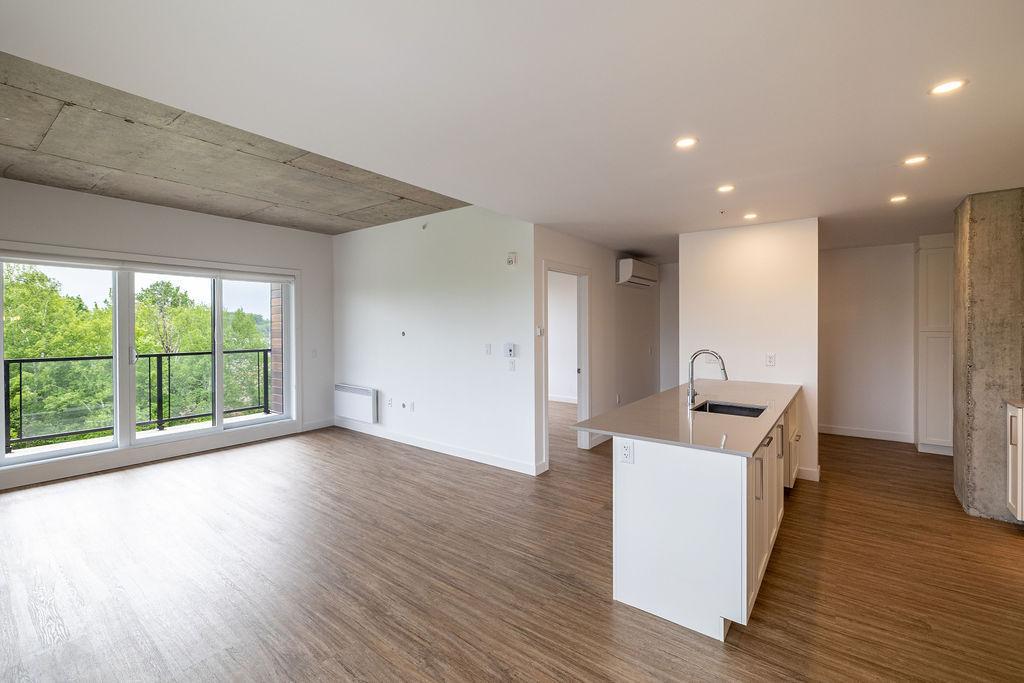 6 1/2 + en COIN - Bureau - Lévis centre-ville