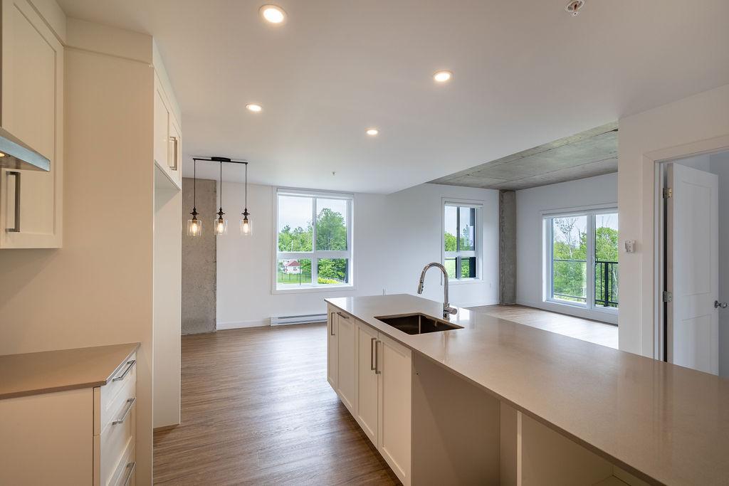 6 1/2 + en COIN - Bureau - Lévis centre-ville