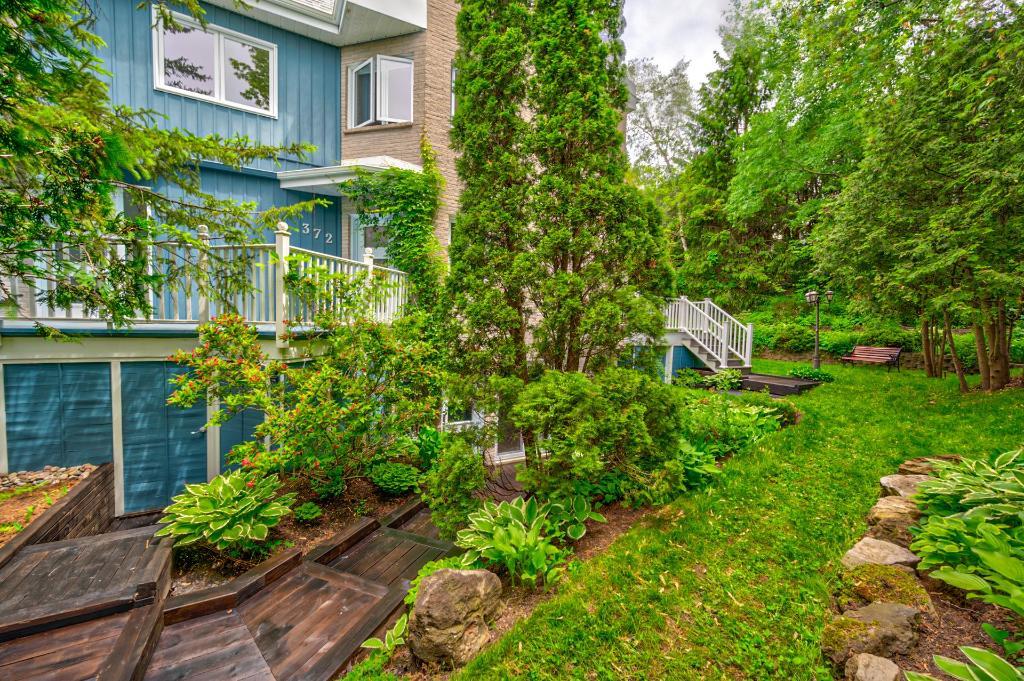 À Louer: 5 ½ rénové avec garage privé, 2 terrasses et 3 chambres au pied À Louer – 5 ½ rénové avec garage privé, 2 terrasses et 3 chambres à Ste-Julie