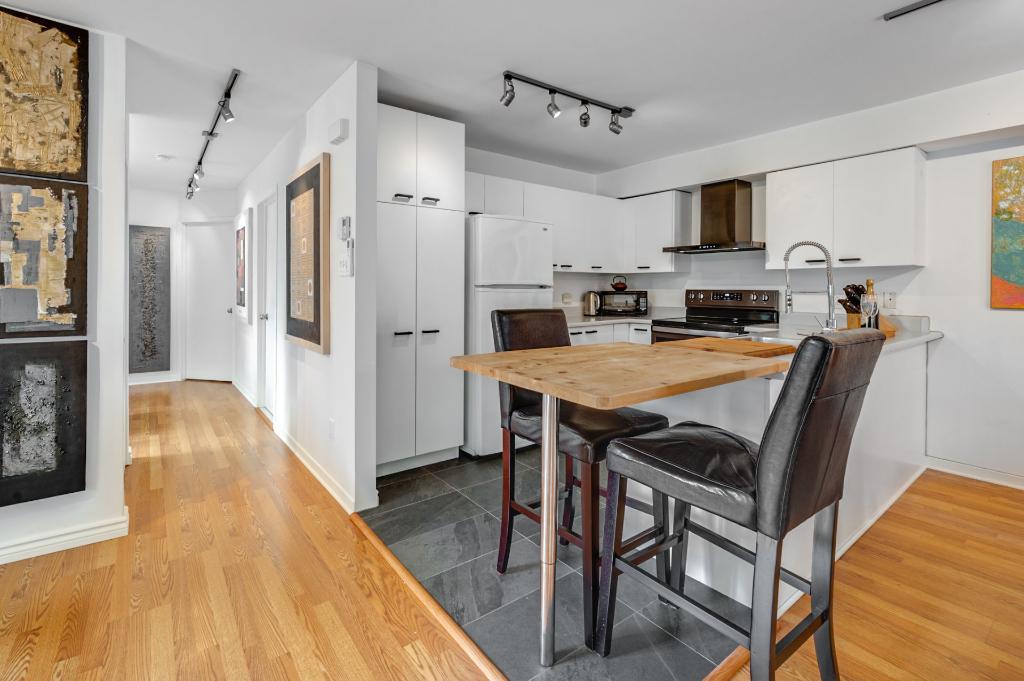 À Louer: 5 ½ rénové avec garage privé, 2 terrasses et 3 chambres au pied À Louer – 5 ½ rénové avec garage privé, 2 terrasses et 3 chambres à Ste-Julie