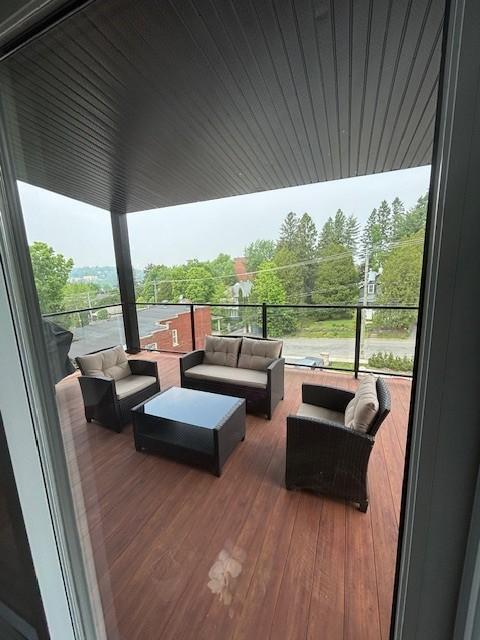Sainte Agathe des Monts...... Superbe 4 1/2 disponible Juillet