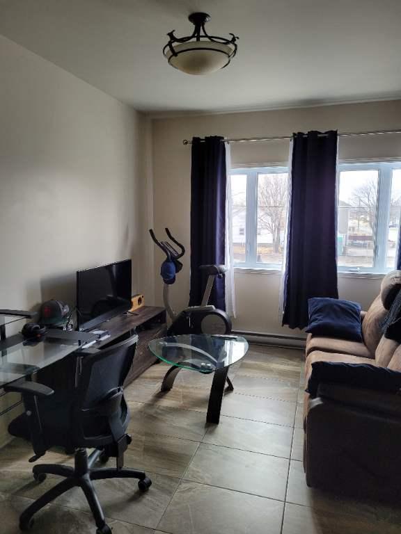 Très beau 3 1/2 au 2e étage disponible 1Juillet