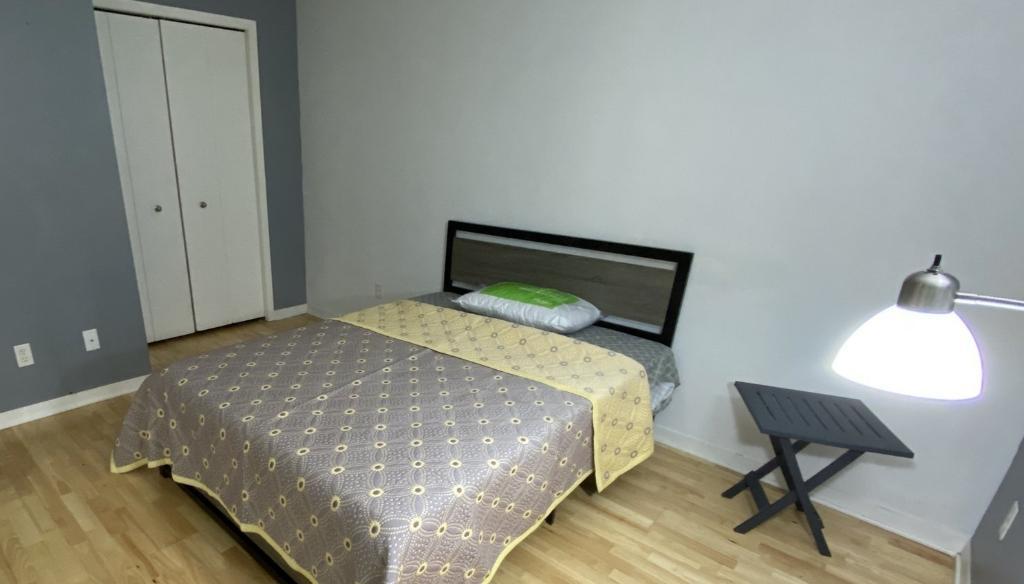 For rent 4 1/2 à louer, furnished, meublé