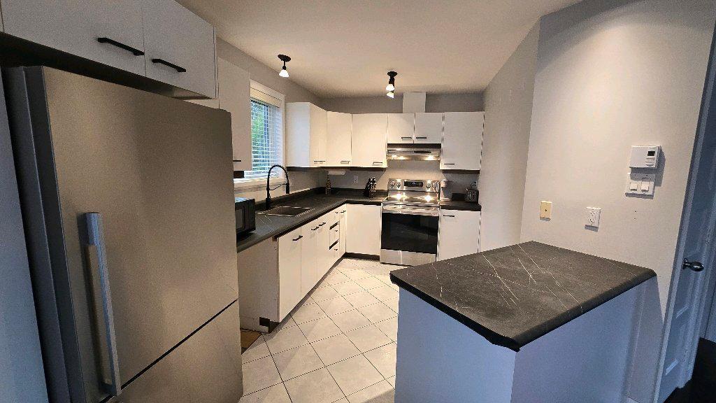Jumelé à louer 2 chambres 1.5 salles de bain