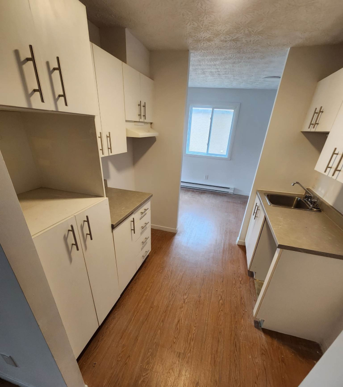GRAND 4½ |5 Électros | $1, 350 | JUILLET