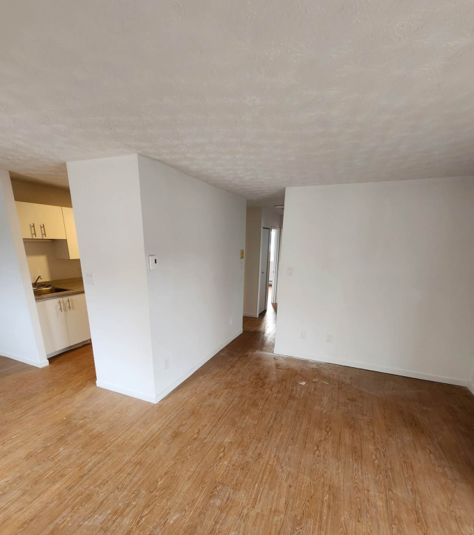 GRAND 4½ |5 Électros | $1, 350 | JUILLET