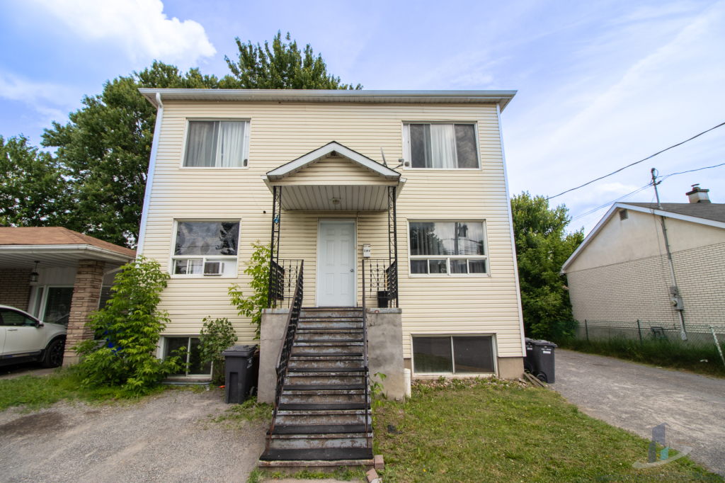 Appartement à Louer - 234 Rue East