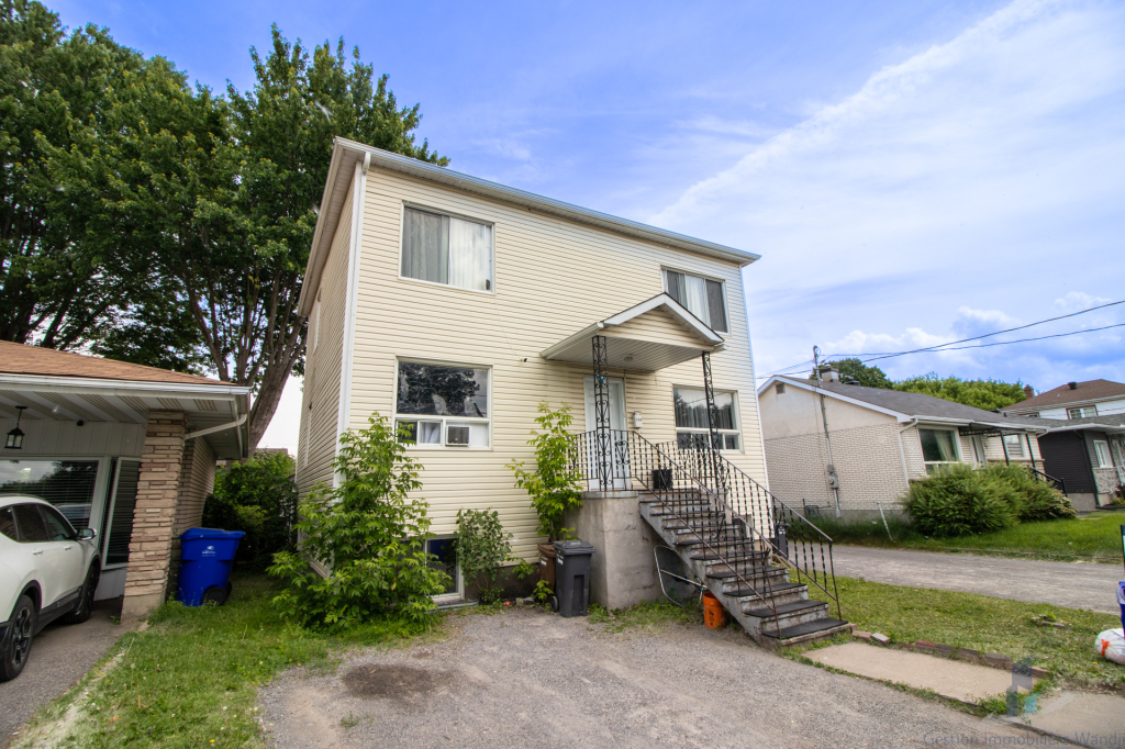Appartement à Louer - 234 Rue East