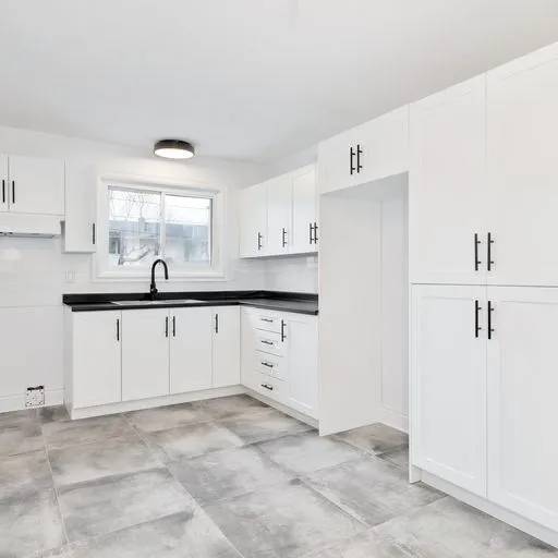 (Hull) Appartement Rénové Avec Internet Et Stationnement Inclus – Centre-ville De Hull