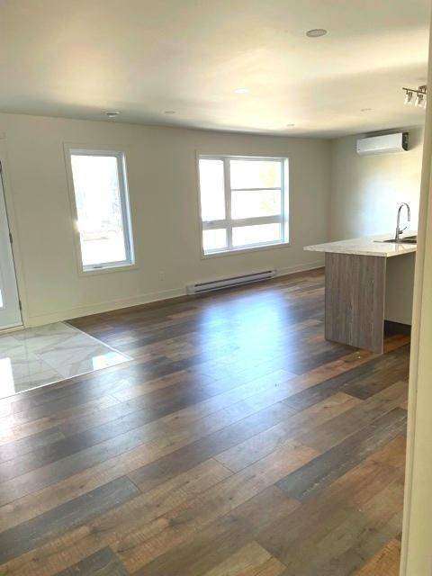 4 1/2 Apartment 2 Beds Built In 2020