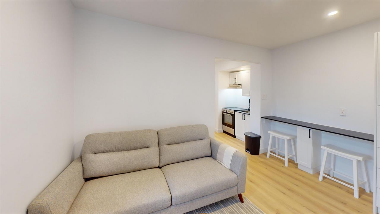2 Bedroom - 3179 Avenue Ellendale, Montréal