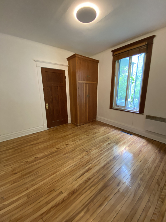Grand 7/2 à Louer Dans Villeray