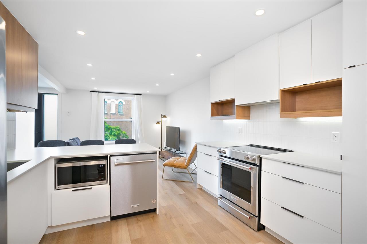 Fully Furnished Apt. 5, 2 Bed, 1 Bath - 5555 Saint-Urbain, Montréal