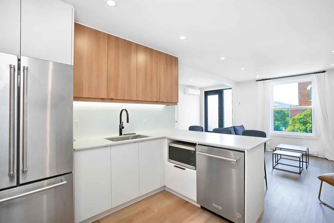 Fully Furnished Apt. 5, 2 Bed, 1 Bath - 5555 Saint-Urbain, Montréal