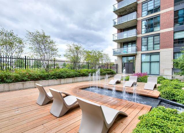 Wow! 2 Cac Avec Garage! Piscine!