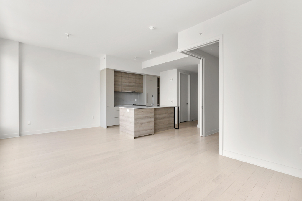 Luxueux 2+1 Cac Avec Balcon! Garage!