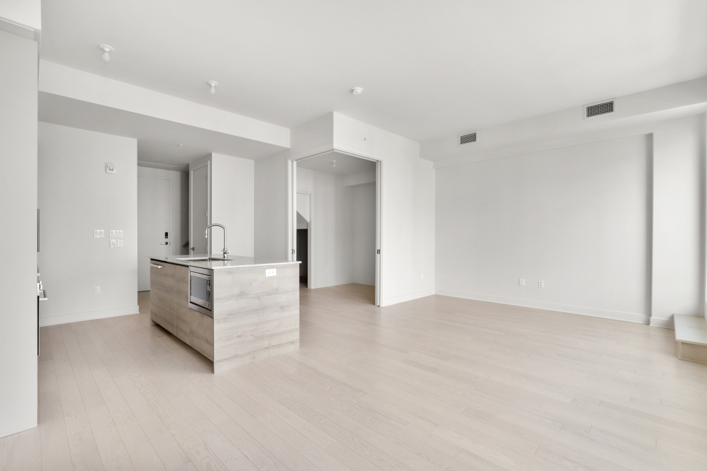 Luxueux 2+1 Cac Avec Balcon! Garage!