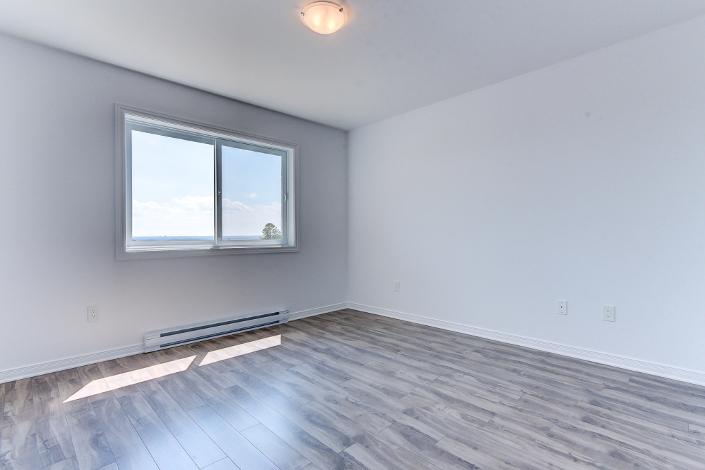 CONDO DE 3 CHAMBRES-5 ELECT-2 PARKING