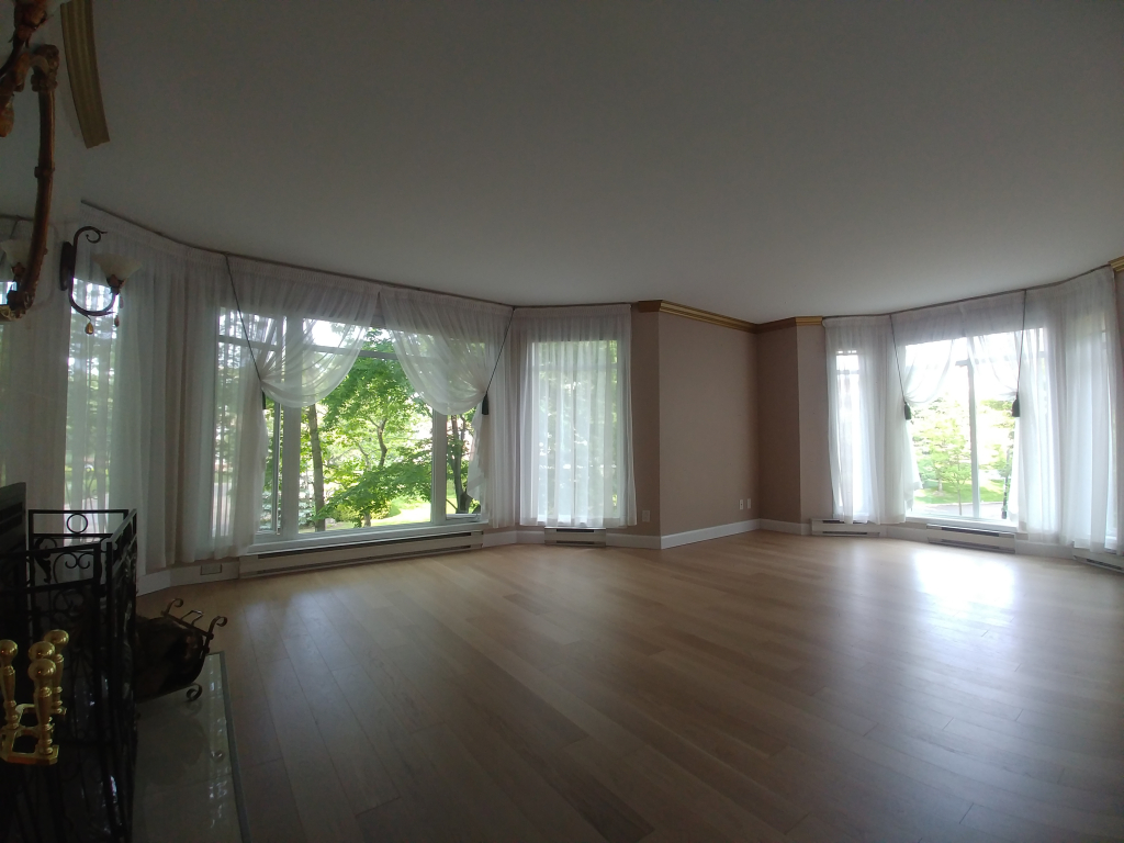 Superbe Condo Haute Gamme 4 1/2 à Louer