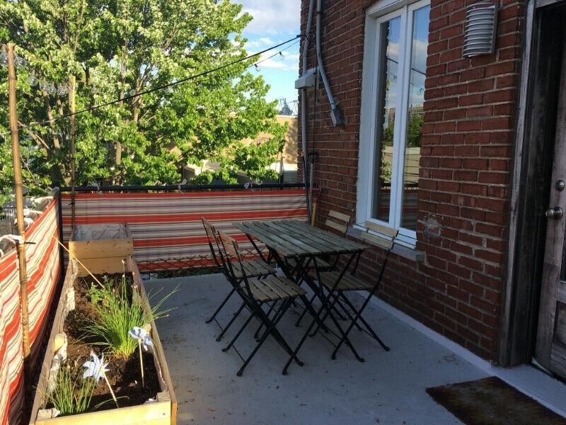 Magnifique, Lumineux, Grand 5 1/2 avec terrasse. Disponible