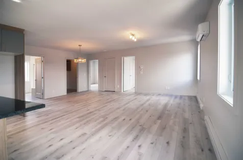 5 rooms apartment of 157 m² in Sherbrooke