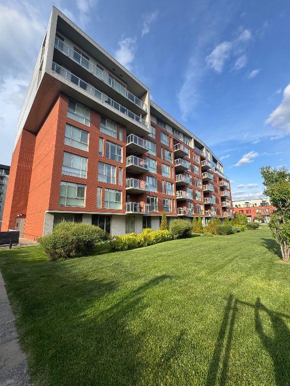 Modern Condo for Rent in TMR/Condo moderne à louer à VRM