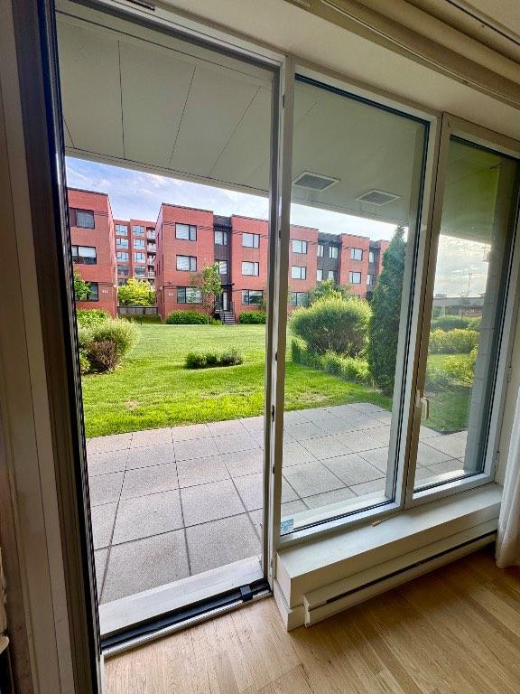Modern Condo for Rent in TMR/Condo moderne à louer à VRM