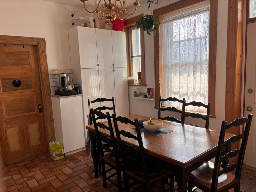 Chambre à Louer Dans Le Mile-End
